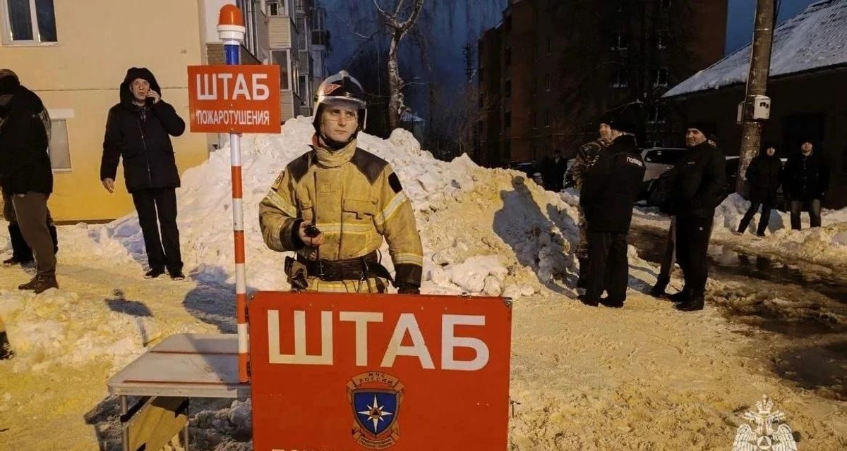 Дмитрий Савчук координирует тушение пожаров и отвечает за безопасность огнеборцев