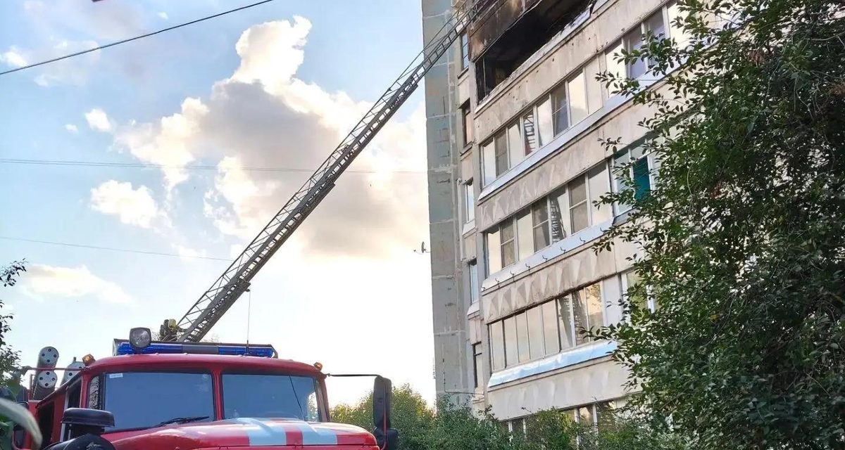 Из горящей девятиэтажки эвакуировали 15 жильцов, включая 3 детей, никто не пострадал