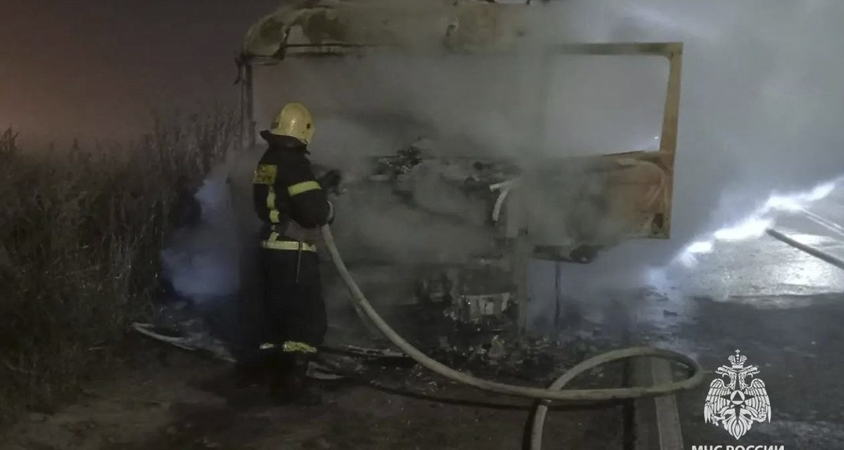 В Туле из горящей квартиры в многоэтажке эвакуировали 15 человек, включая троих детей