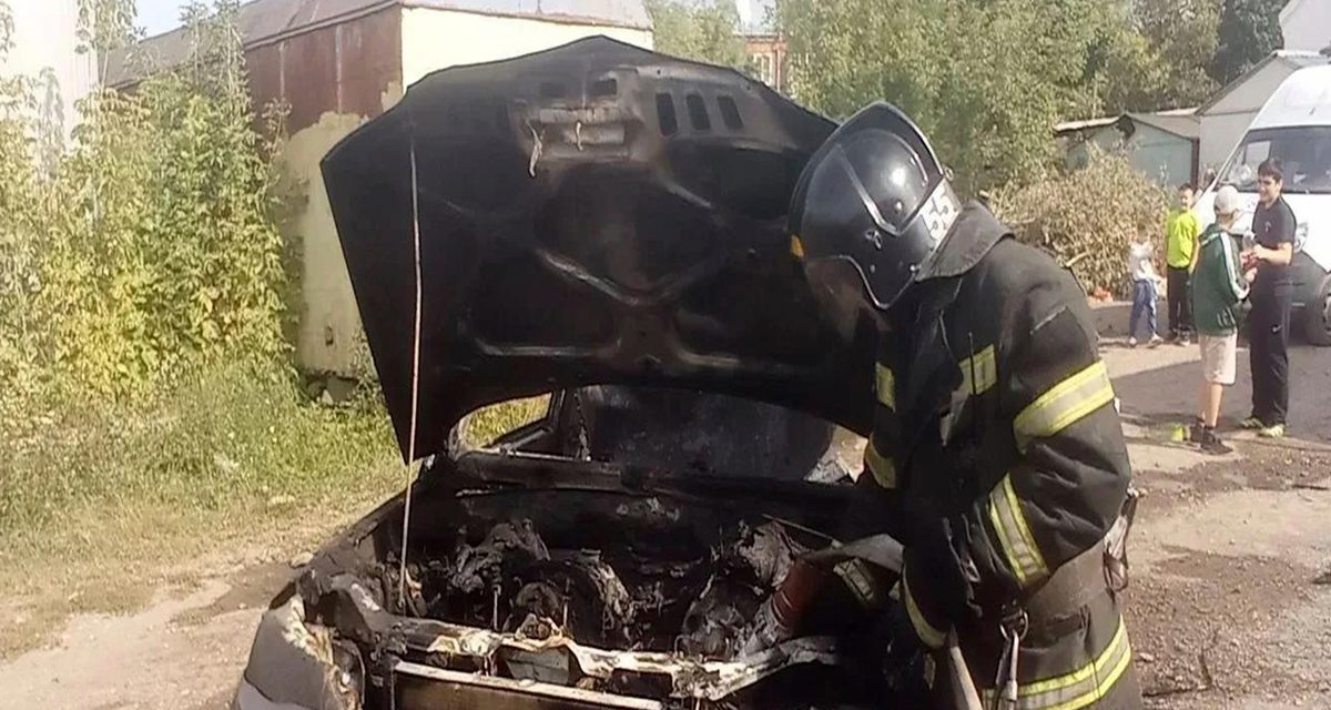 При пожаре в частном доме в поселке Дубовка пострадал 42-летний мужчина